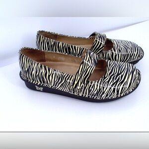 Alegria Paloma EU38/US8-8.5 Mary Jane Wide Toe Leather Comfort Nursing Black Cre